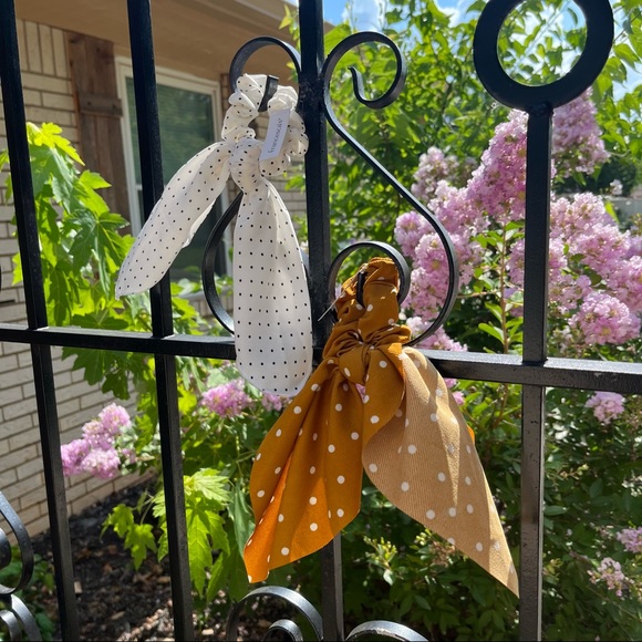 Pair of Polka-Dot Bow Scrunchies - Picture 3 of 7